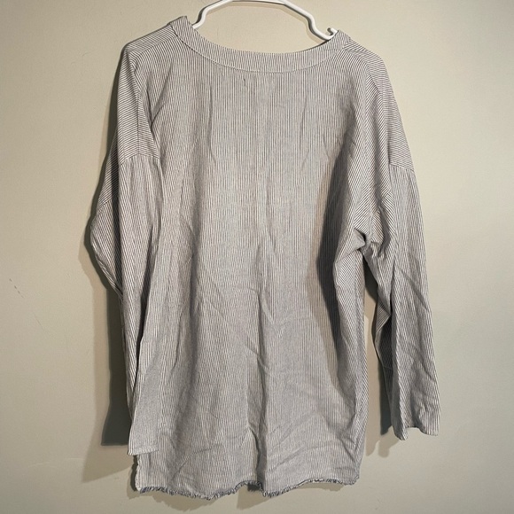 Velvet By Graham and Spencer White and Black Striped Oversize Cotton Top Medium - Picture 5 of 9